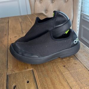 OOFOS Black Slip-On recovery shoes Size 9.5